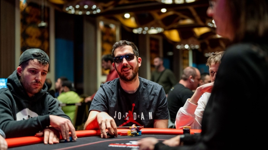 Robert Escribano también está fuera del torneo, 'RoBisStoP'