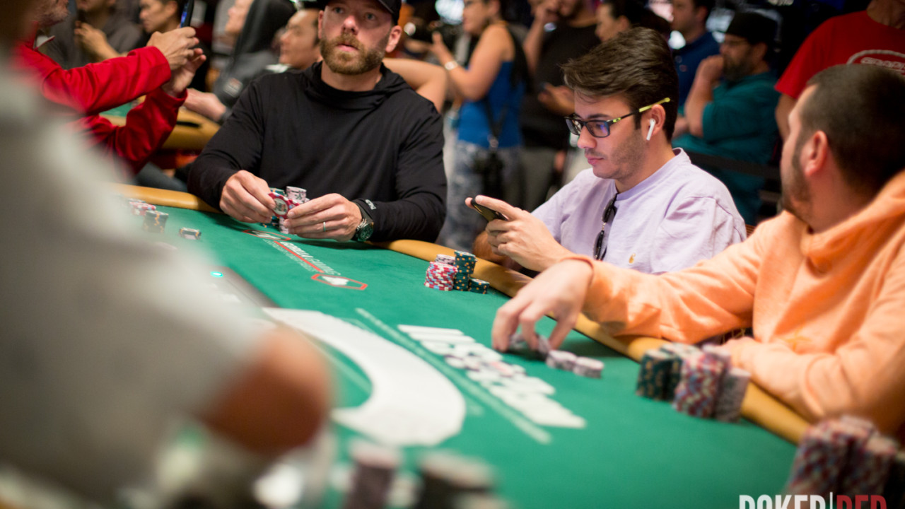Mario pierde gran parte de su stack contra Dario Sammartino