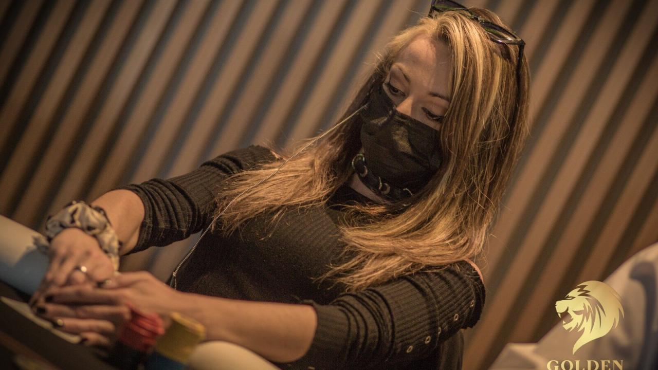 eennii se dobla tras la cena 