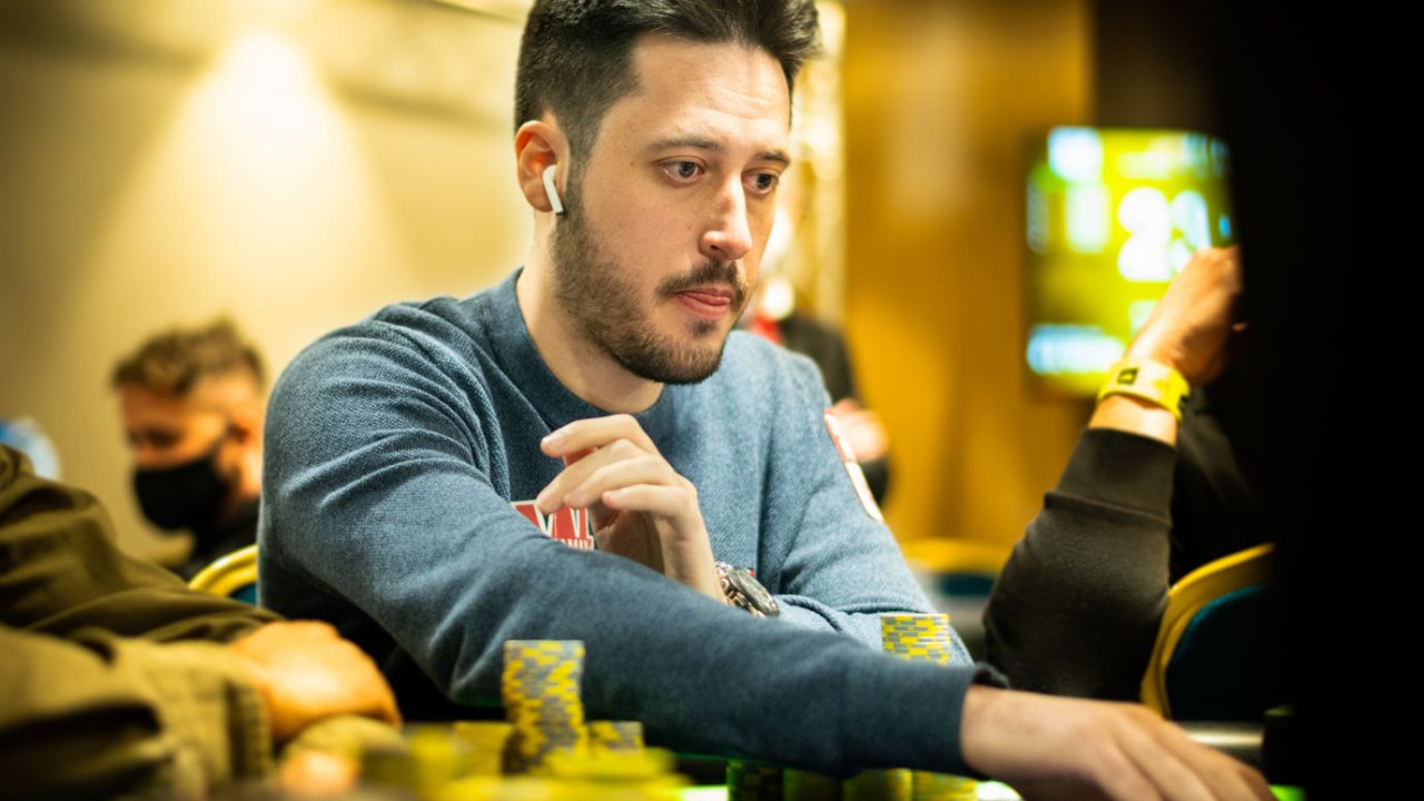 El Día 2 del Super High Roller 50k € concluye con Adrián Mateos líder destacado de los cinco últimos aspirantes