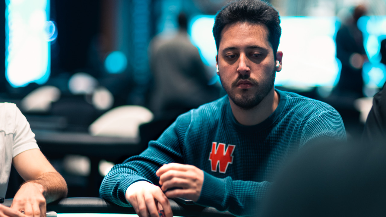 ¡Volvemos de la cena y Amadi se dispara hasta los 2,2 millones! ¡Más chip leader todavía 12-left! 