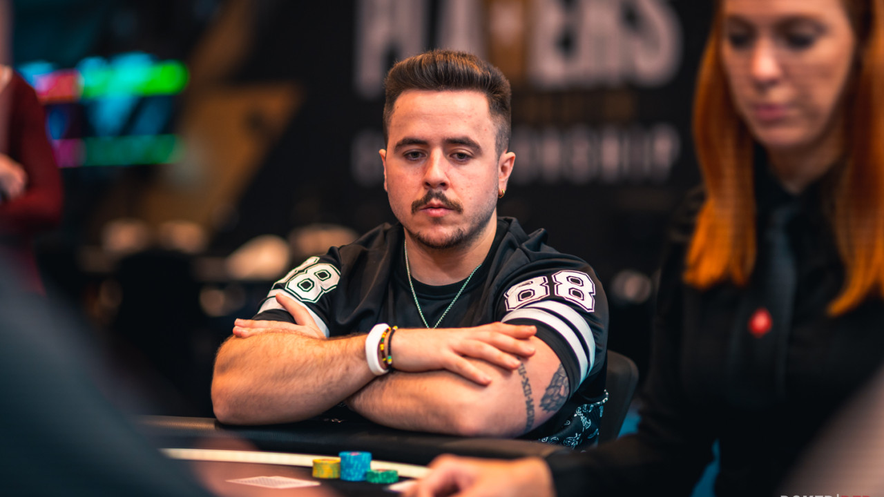 Adrián Viñiuela con solo 3bb para la burbuja
