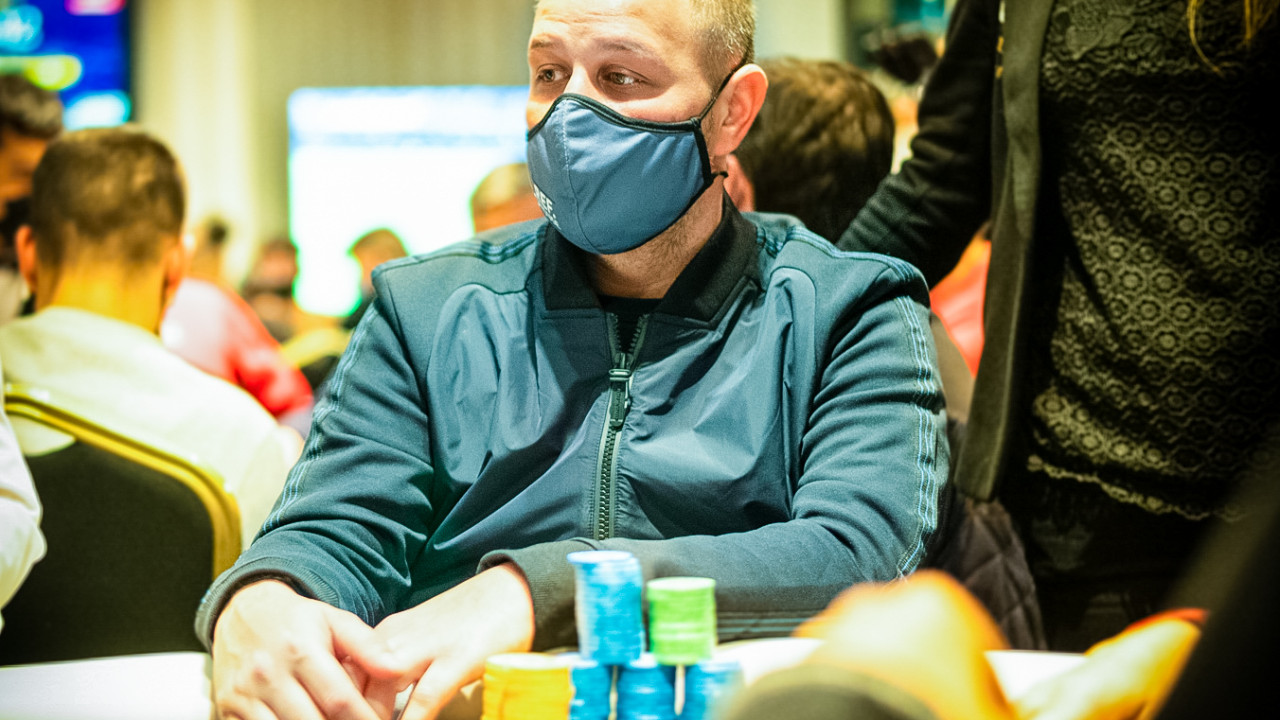 ¡Andrei Gyongy chipleader del Día 1E!