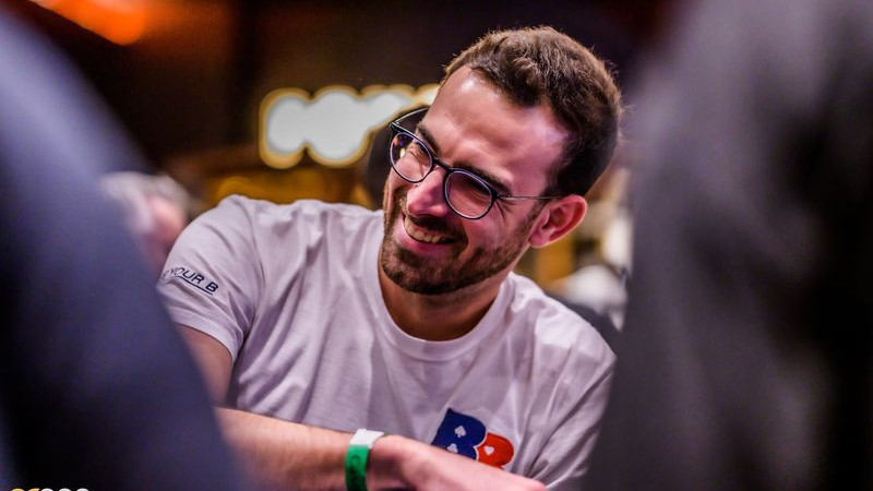 Primer turno de cena en el Main Event CNP888 Día 1B