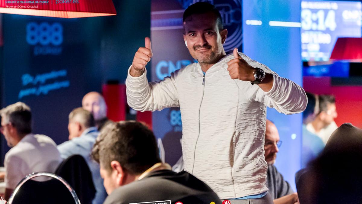 Fran López 'Piedrita' elimina a un adversario 