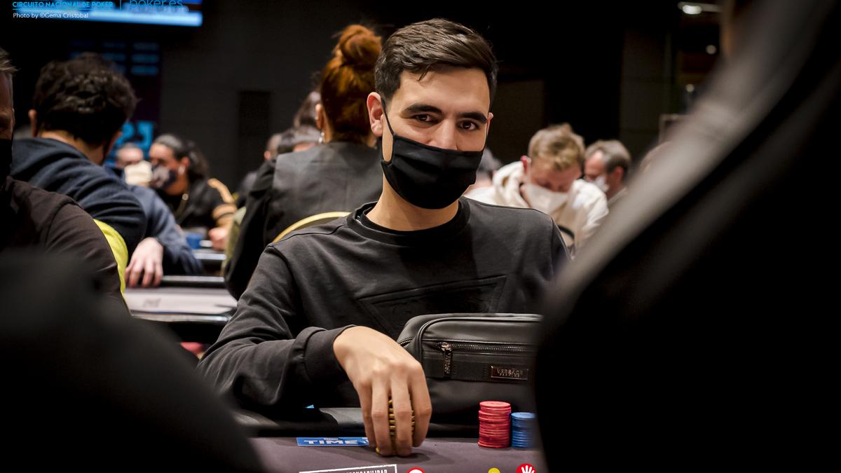 Javi Fernández toma el camino de las duchas en el último nivel del Día 1B