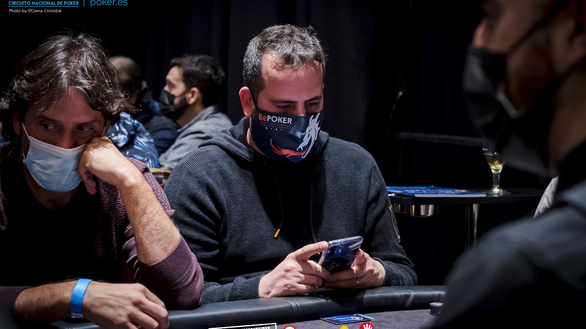 Iñaki Solé se dobla tras la cena