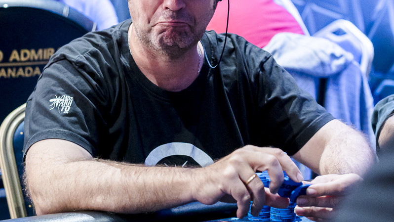 Un poker de 8s convierte a Óscar Fernández en el primer eliminado de la jornada