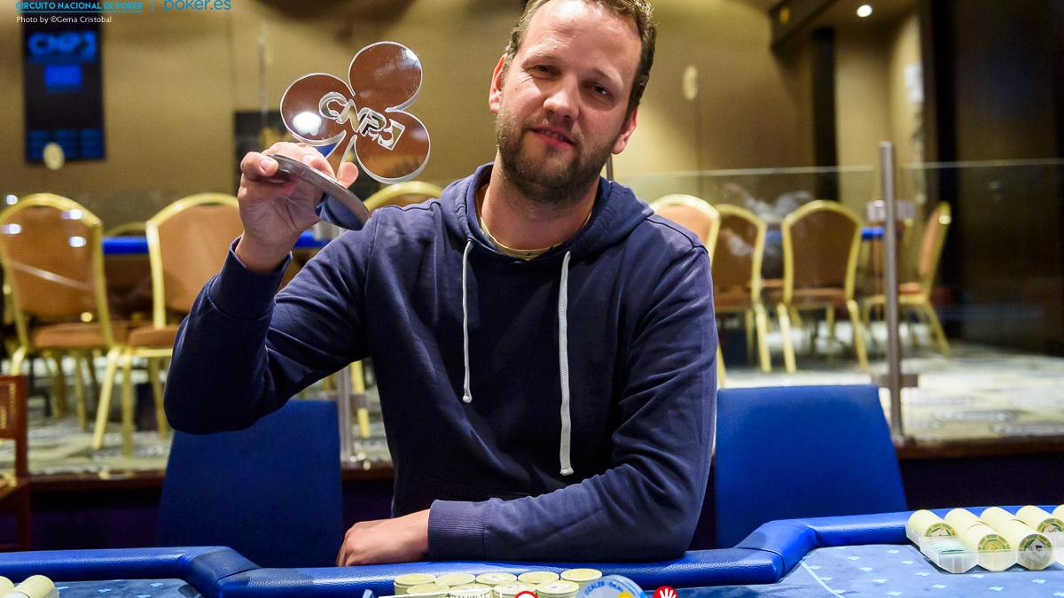 Martijn Albert Vos se lleva el trébol y 3.200 € tras ganar el evento paralelo "El Cazador"