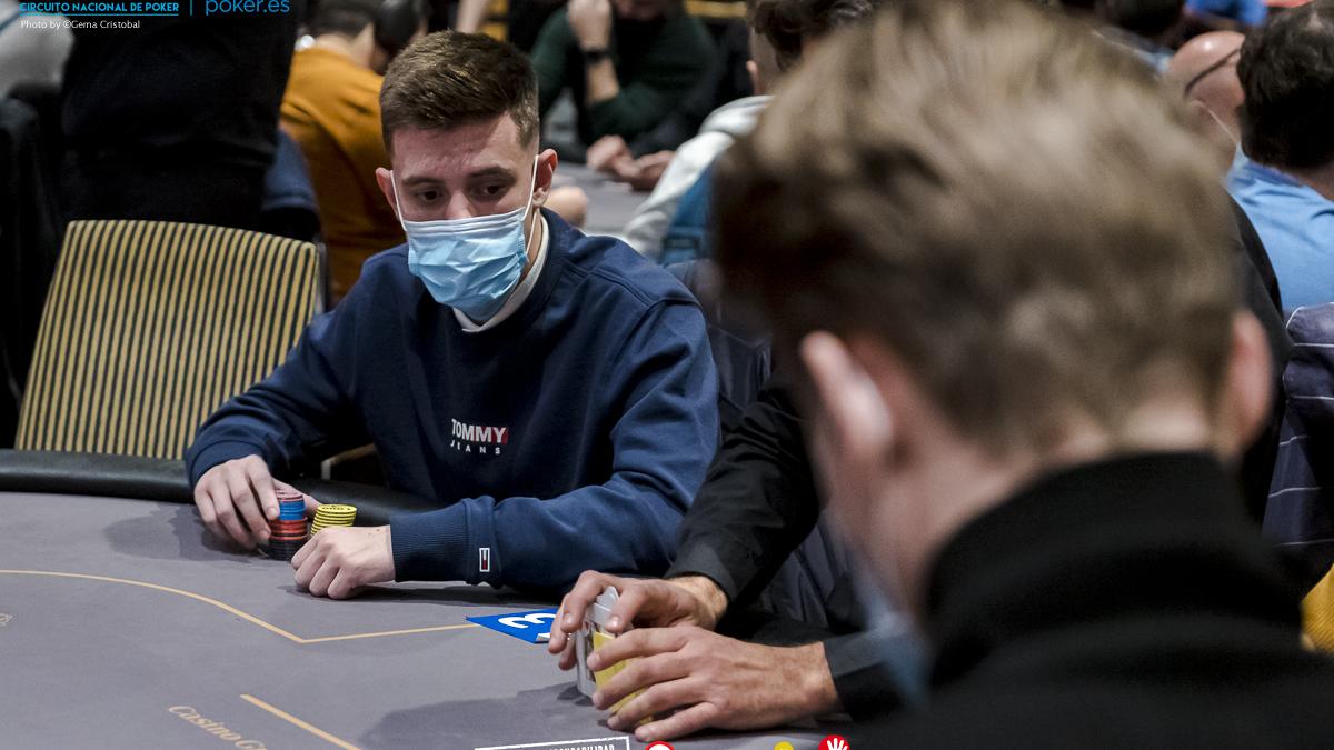 Poker-Red, muy bien representado en el Main Event