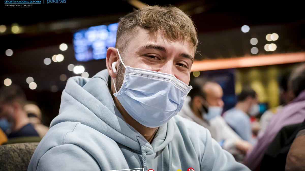 Jorge Pena pierde medio stack en una mano surrealista