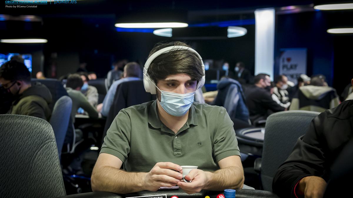 Jon Gurrutxaga se dobla antes del cierre del registro