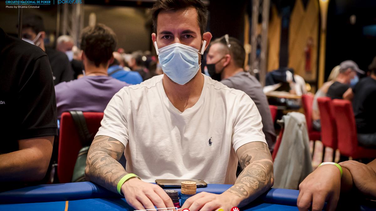 Francisco Trujillo foldea reyes preflop... con buen criterio