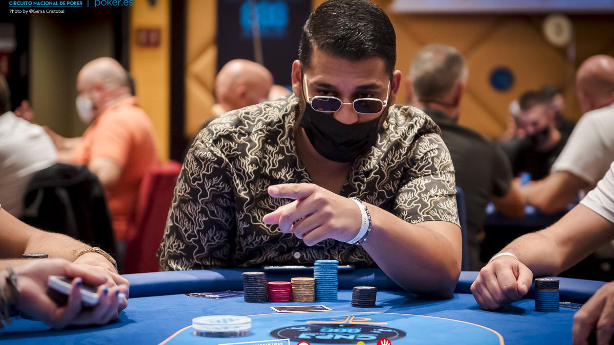 Omar del Pino se registra en el Main Event