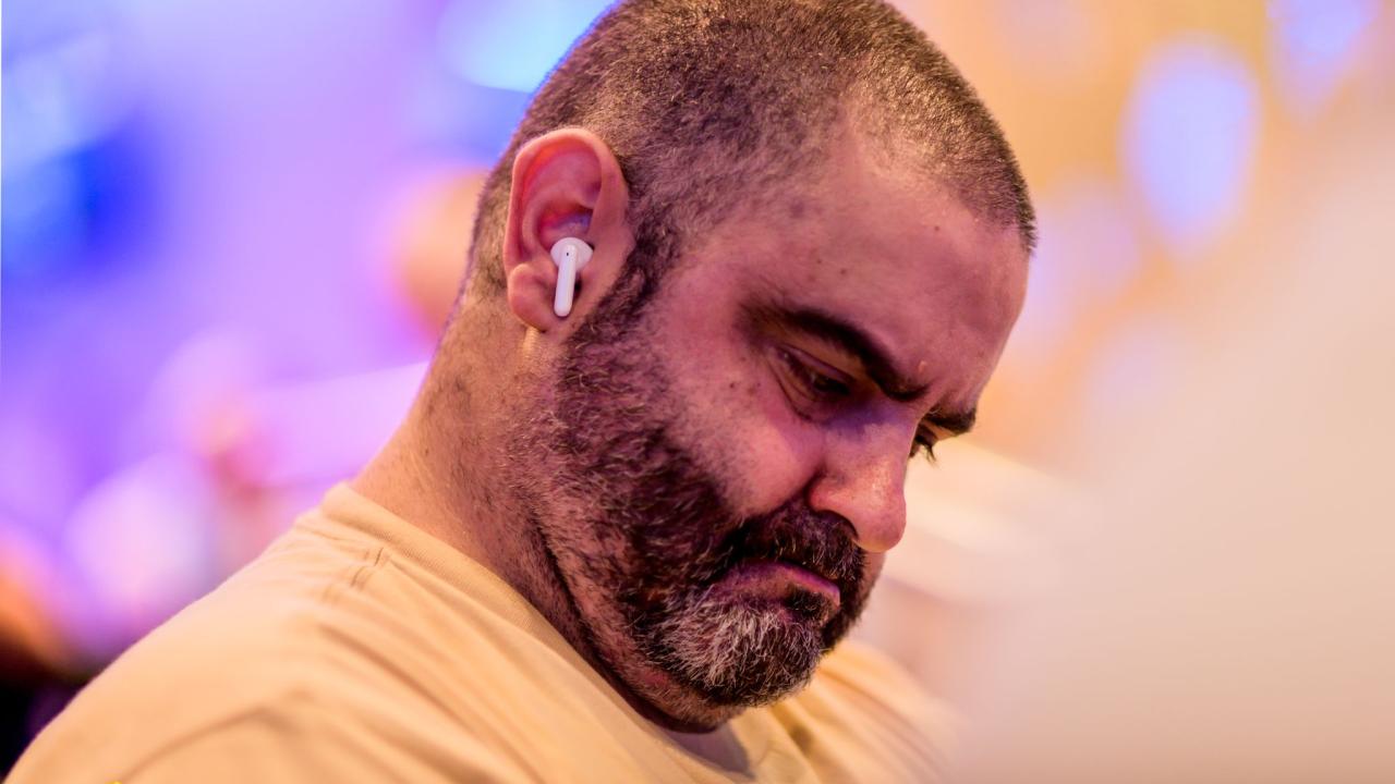 Omar Anaya, del infierno al cielo en el Día 1B Main Event
