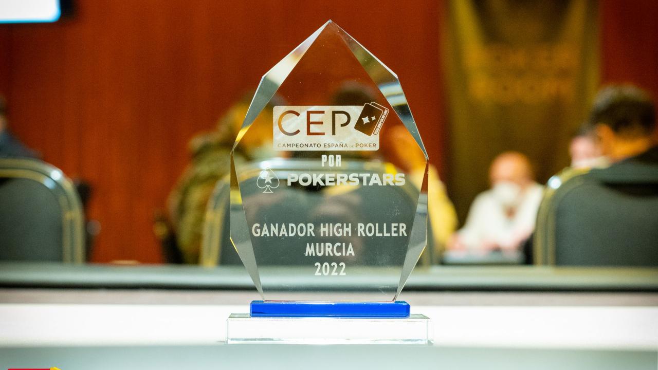 Tras la eliminación de Carlos García en 4ª posición del HR, los tres jugadores en premios deciden pactar