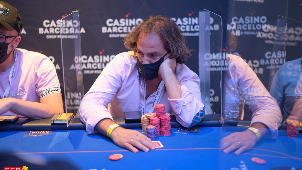 Emilio Domínguez rinde un bote y baja a los 250.000 puntos