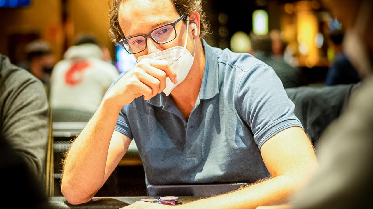 Jorge Ufano tiene un inicio de Main Event movidito