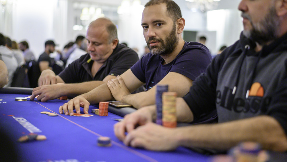 ¡Full house para Jorge Diego! ¡Ya juega un stack superior a los 300.000!