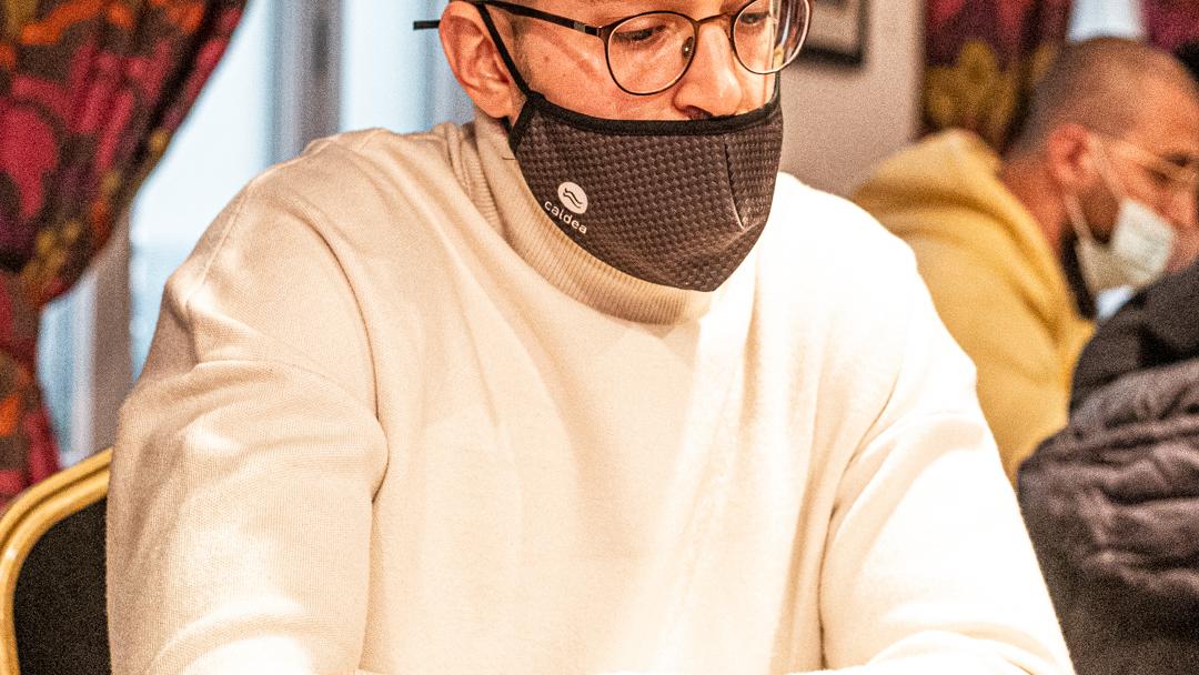 David Tovar sentado en el día 1C y doblado tras quedarse corto