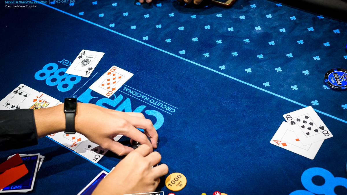 Primer break del día en el Main Event
