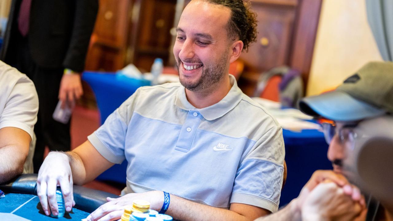 Chipcounts de una parte de la armada tras el primer descanso del Día 2