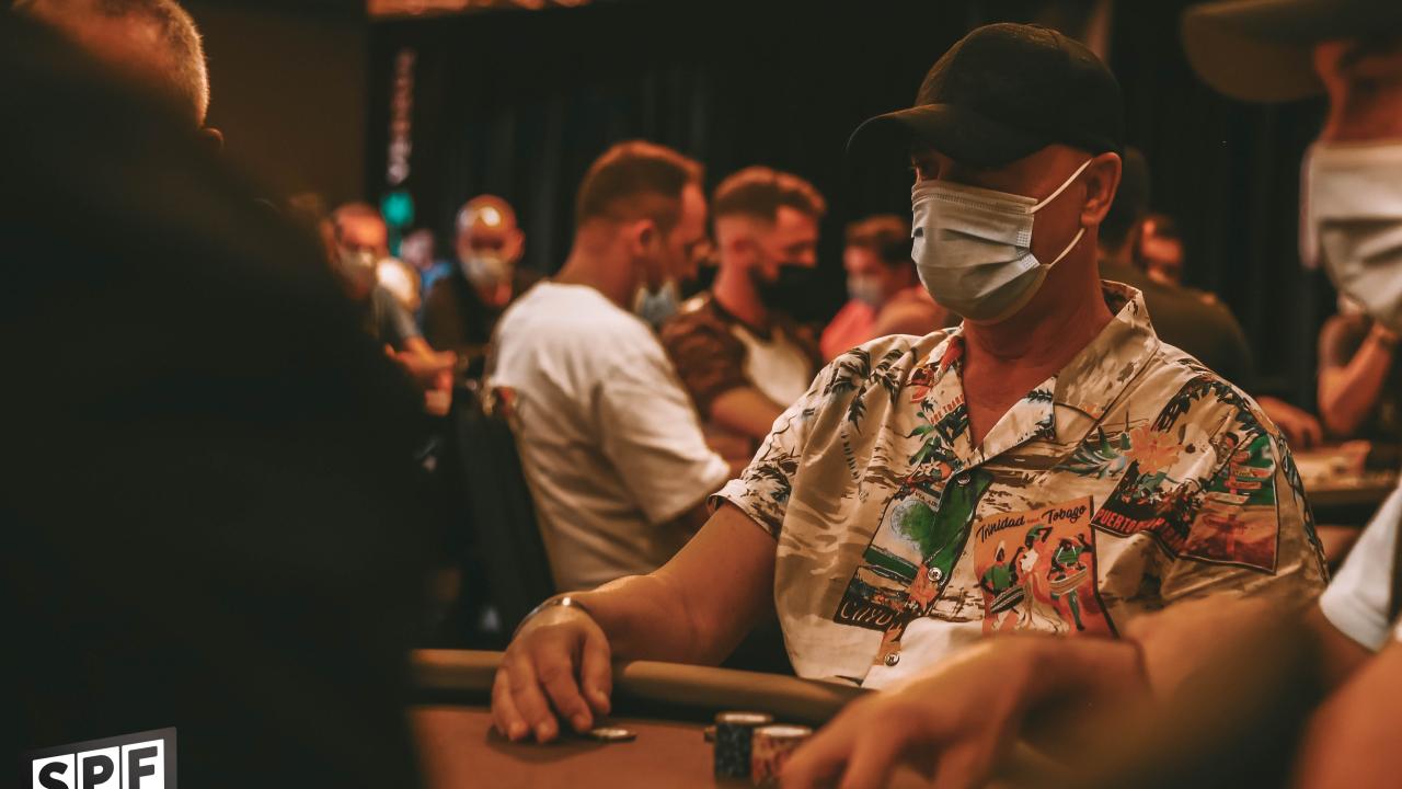 Un all in preflop permite doblarse a José Fuentes 