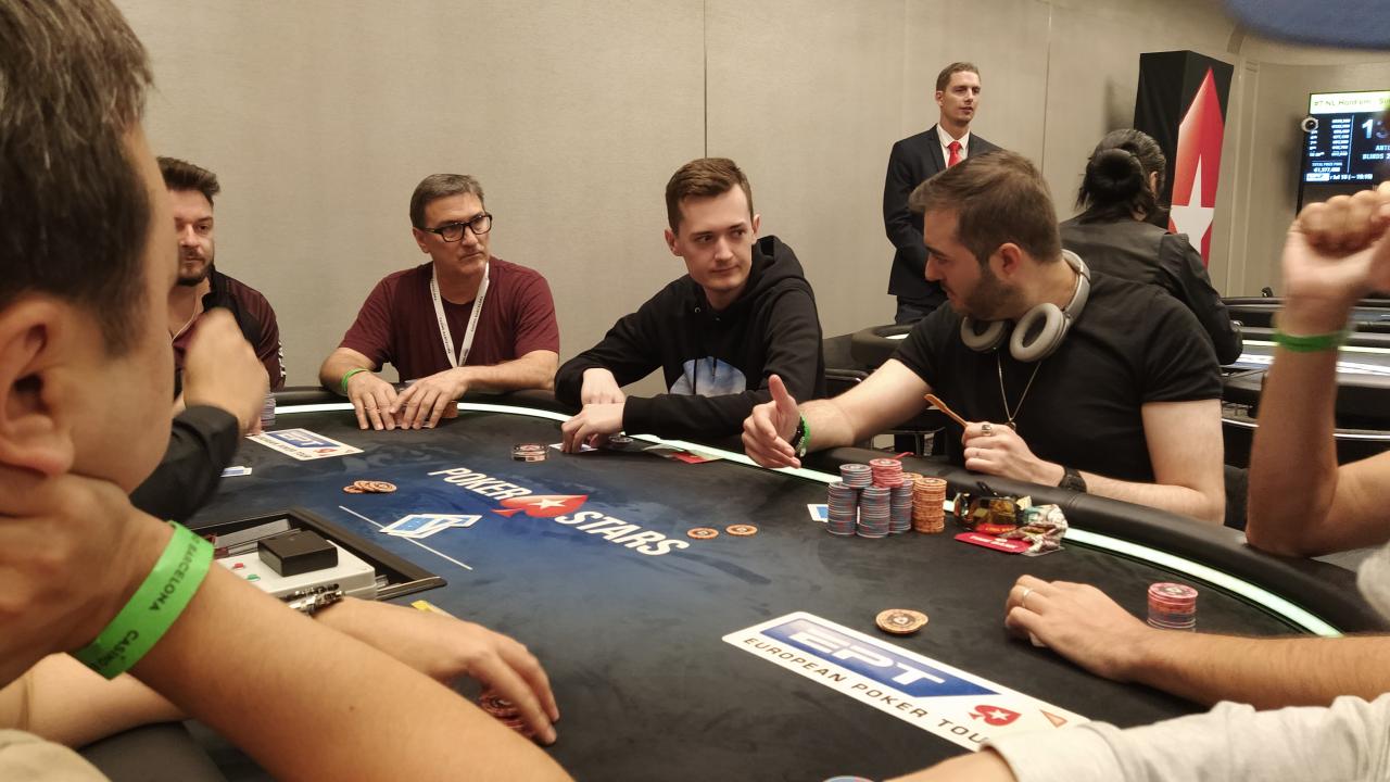 El finalista de las WSOP, Nick Marchington, sigue con vida en el HR