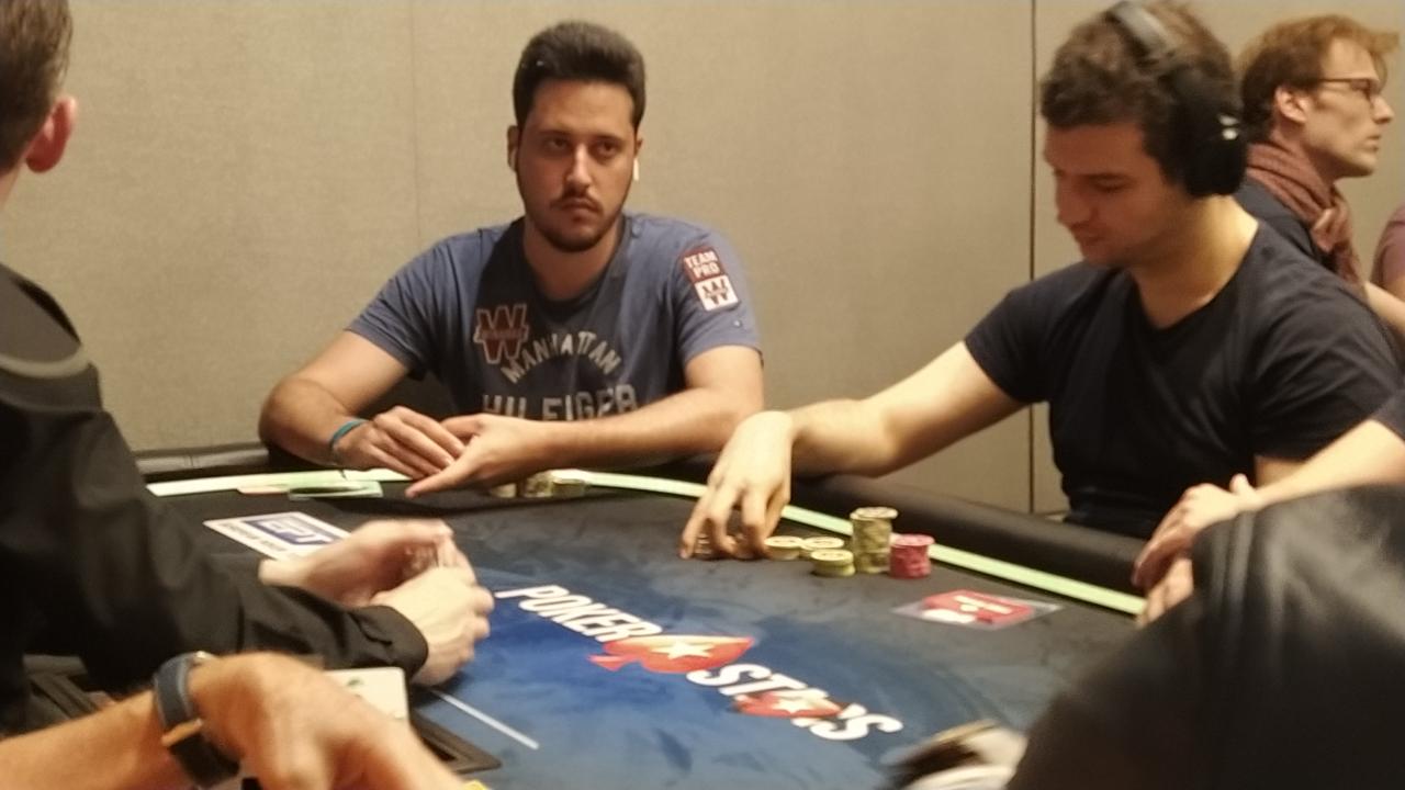Adrián Mateos ya se encuentra jugando el High Roller de 100.000 € 