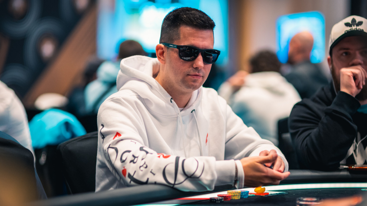 Ignacio Molina es atropellado en dos 3bet pots y cae eliminado