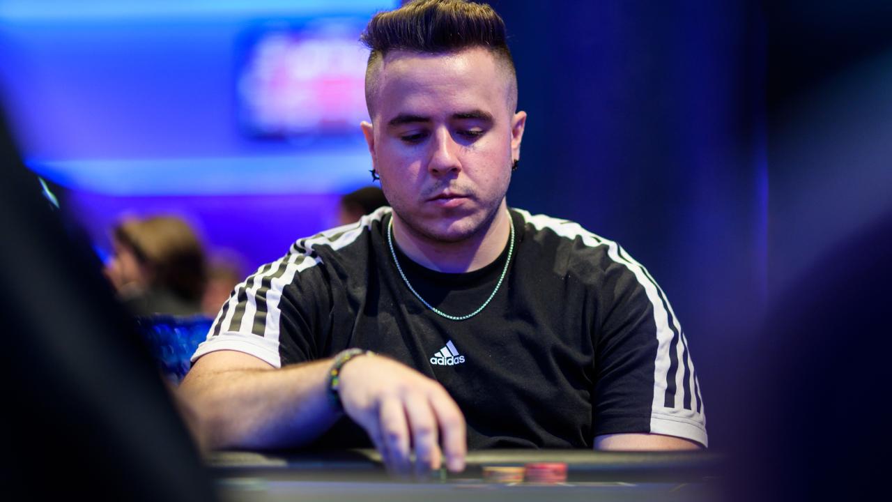 Escalera de seis cartas para Adrián Viñuela... y a cobrar