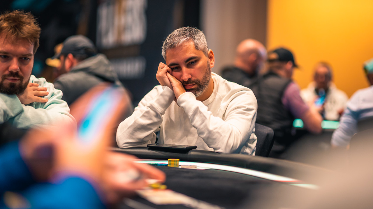Joslopgon cae eliminado, su color se ha topado con una casa llena