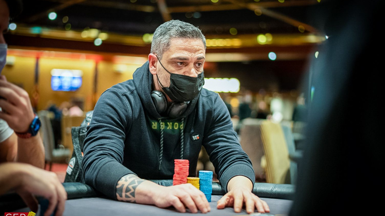 Kiko Valdés recibe un doloroso badbeat que le apea del torneo