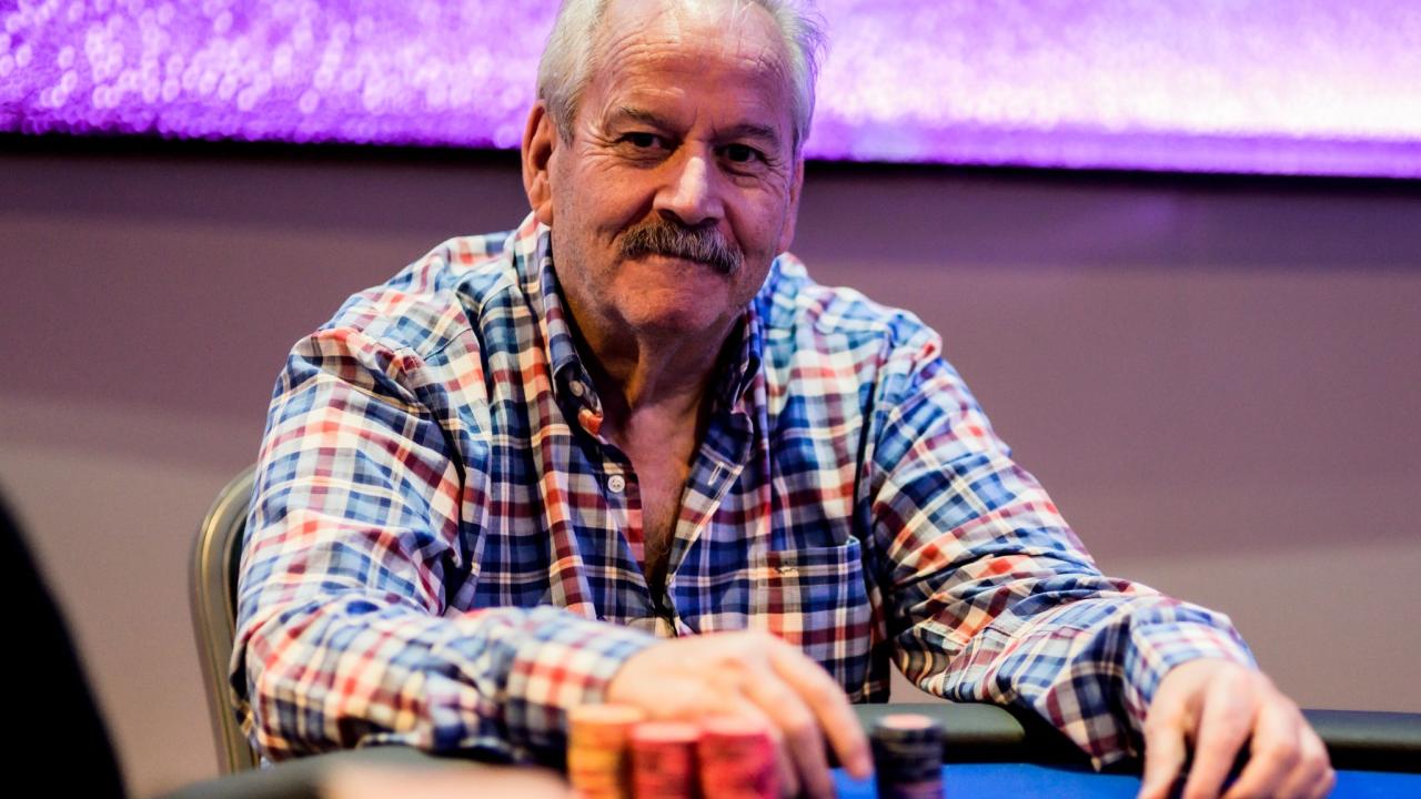 Abraham Serrano empieza el día con buen pie, eliminando a un rival y sumando puntos