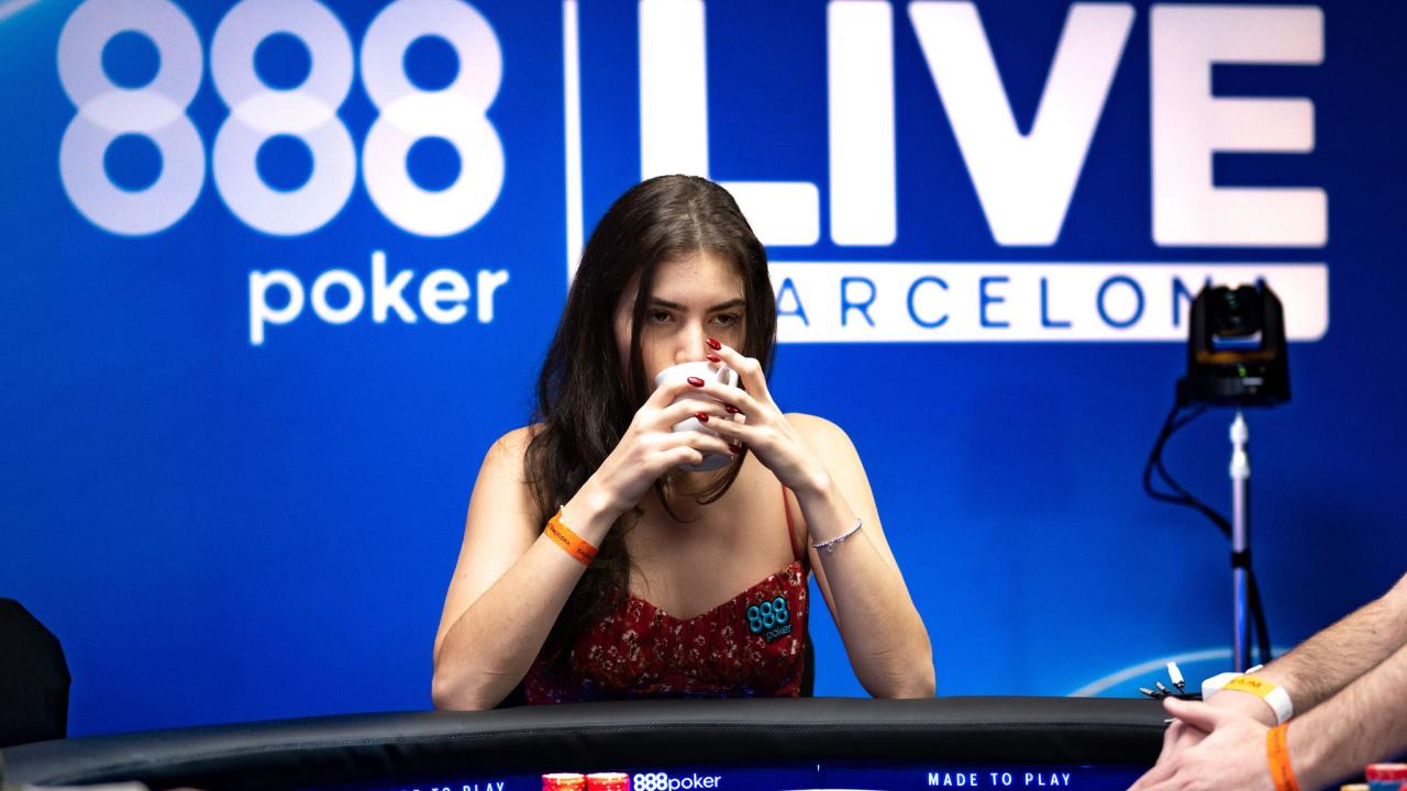Alexandra Botez se despide del Main Event en 16ª posición