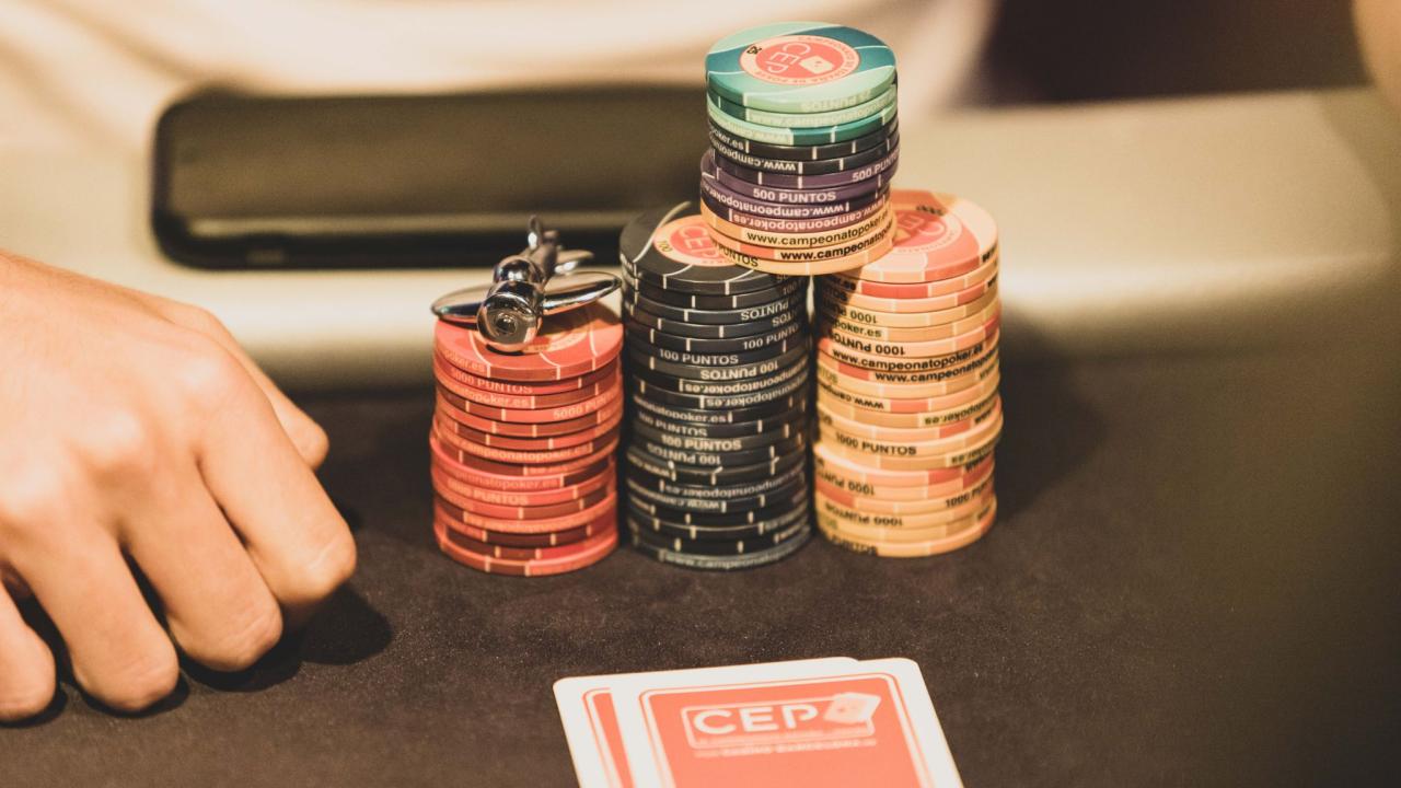 Stacks destacados al comienzo del octavo nivel en el Main Event