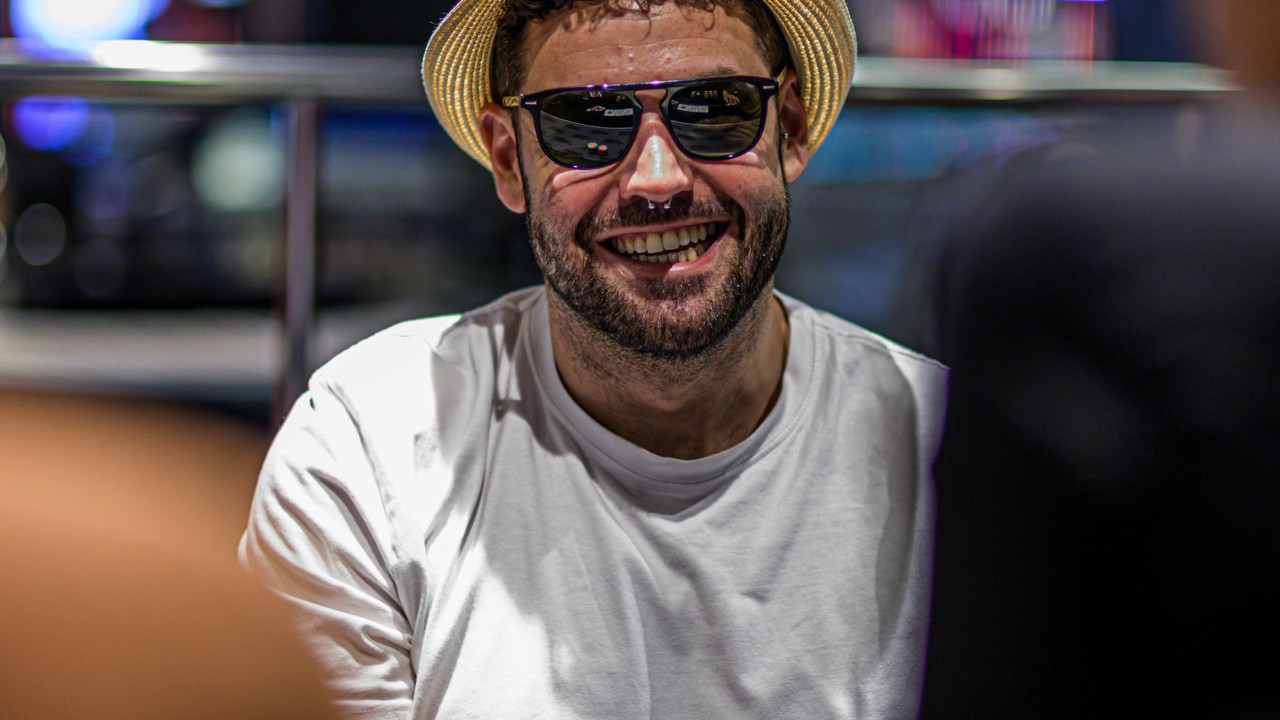 Un cooler postflop deja a Tonyrastas con un shortstack