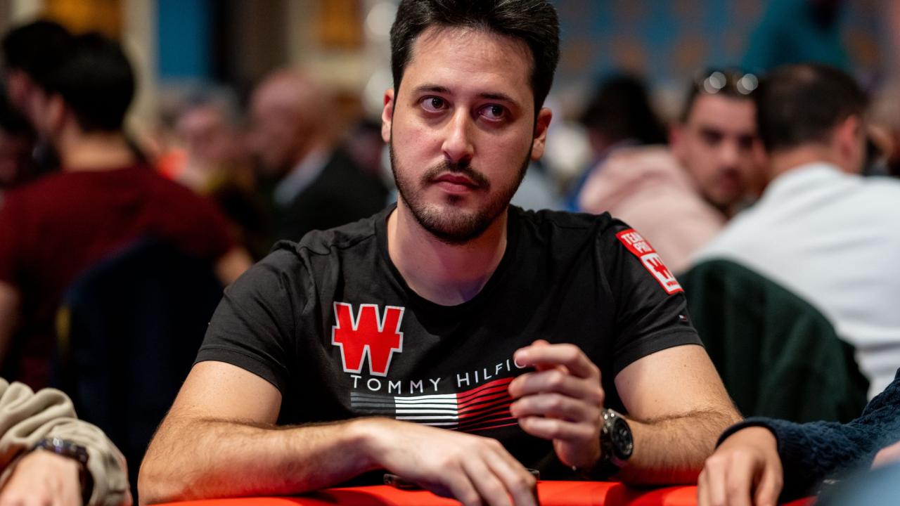 ¡Streaming disponible con Adrián Mateos en mesa!