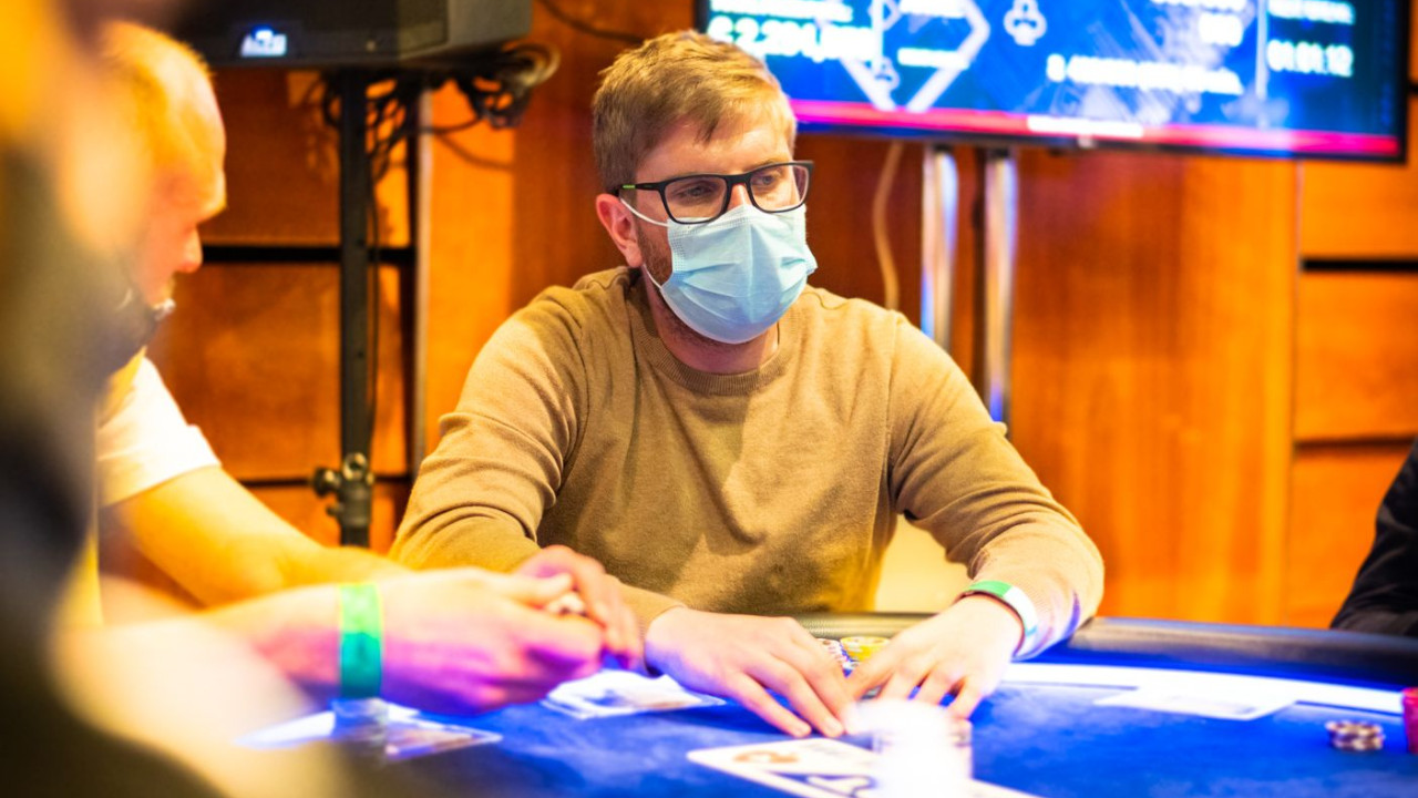 Vamos con el Main Event Día 1B de la mano de Roi Pereira "Roikelo"