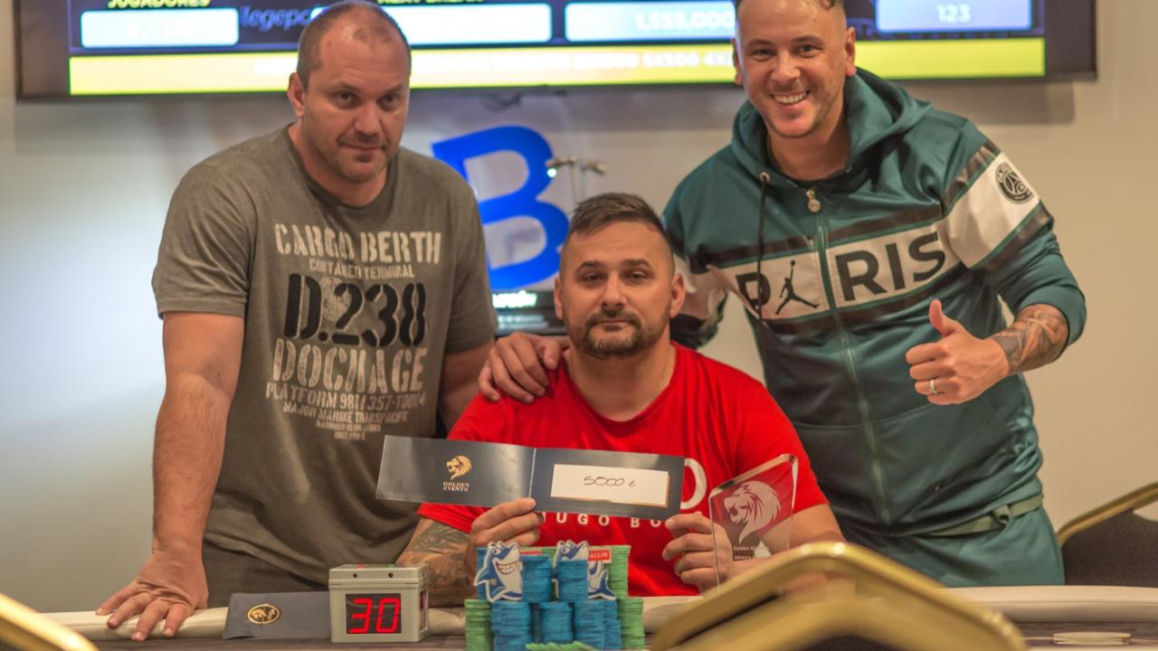 Pacto a 3 bandas en el Opening y trofeo para Marian