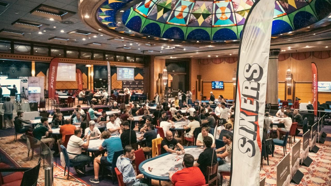 Ya vuelan las cartas en el Main Event 