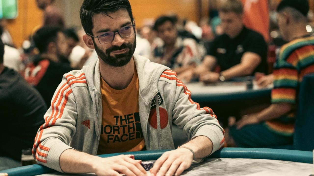 Aitor Flores de deshincha a falta de escasos minutos para el cierre del registro