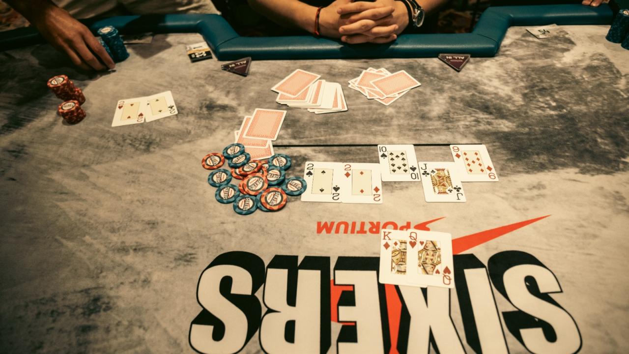 Dani Monforte sufre en sus carnes la dureza del poker 