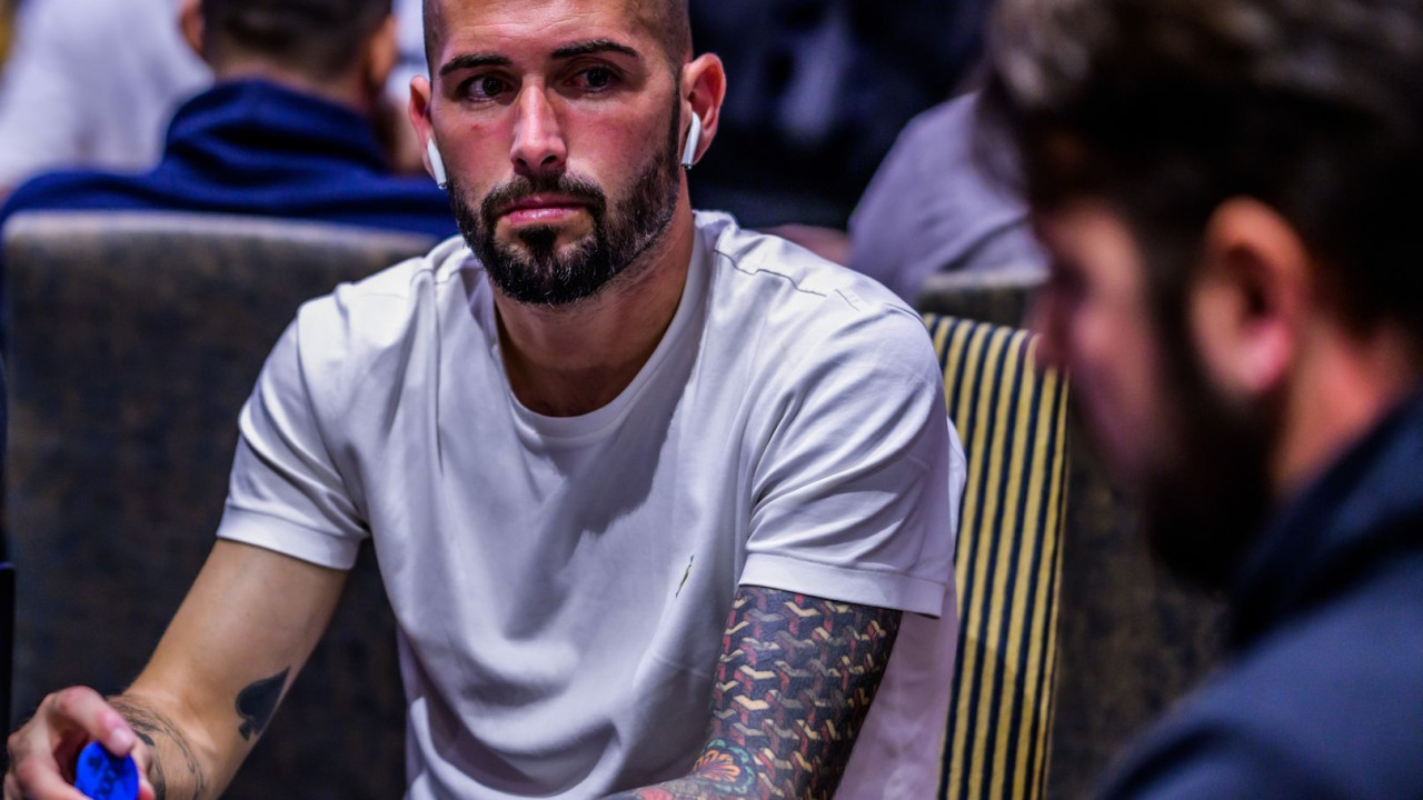 Aleix Vidal, jugador del R.C.D. Espanyol, participando en el Main Event CNP888 Madrid