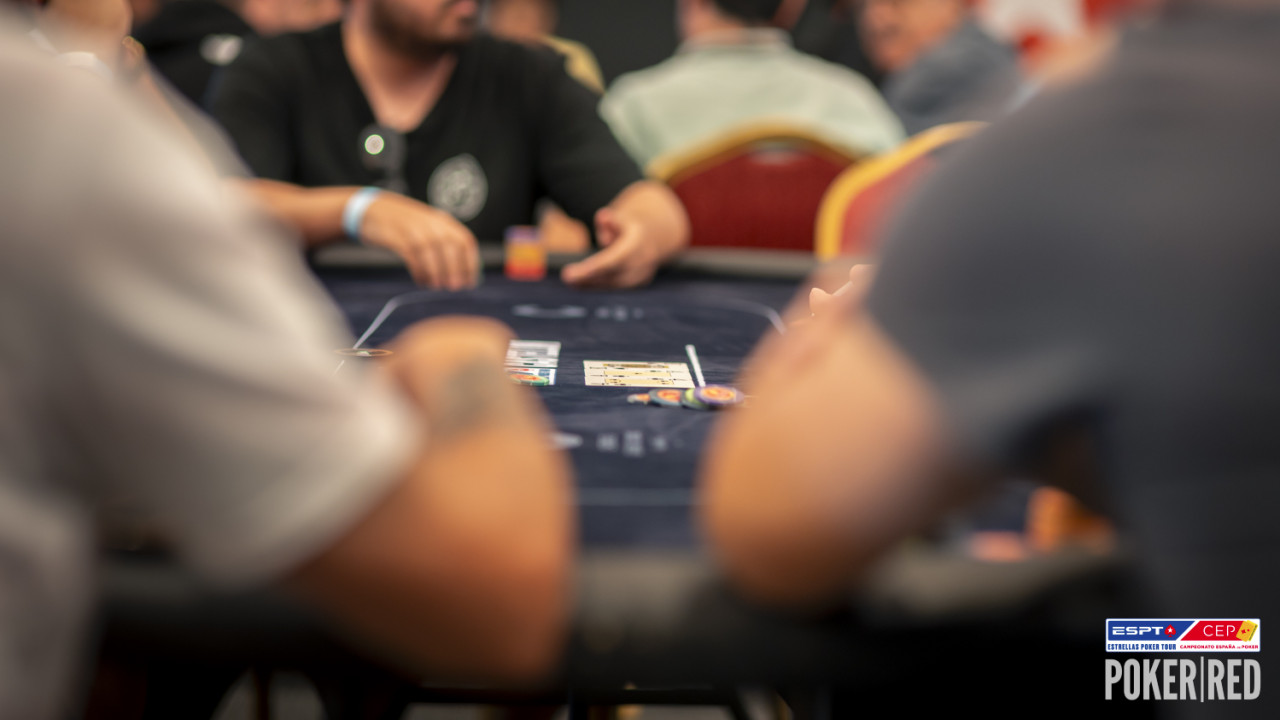 Adrián Mihai se dobla a falta de11 jugadores