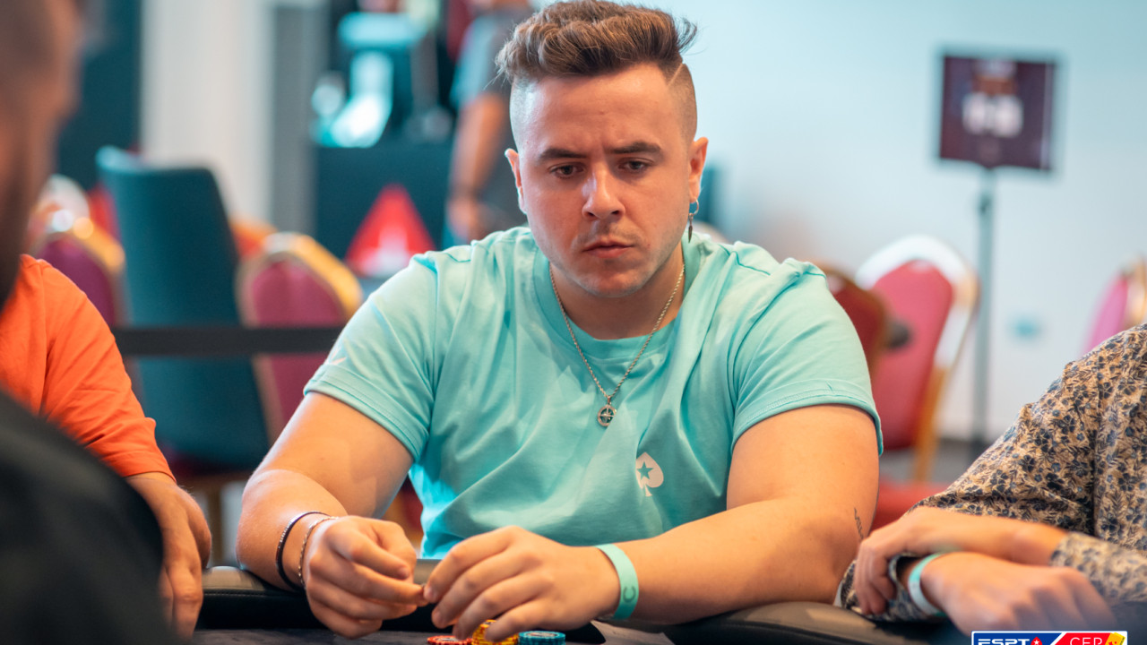 A Adrián Viñuela se le escapa un 4-bet pot contra Eduardo Guillén