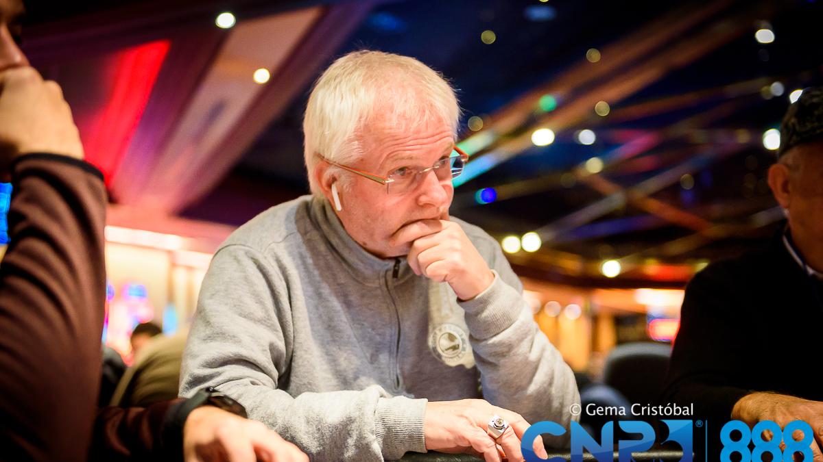 Tom Bedell farolea y saca el rastrillo para recoger 35.000 puntos