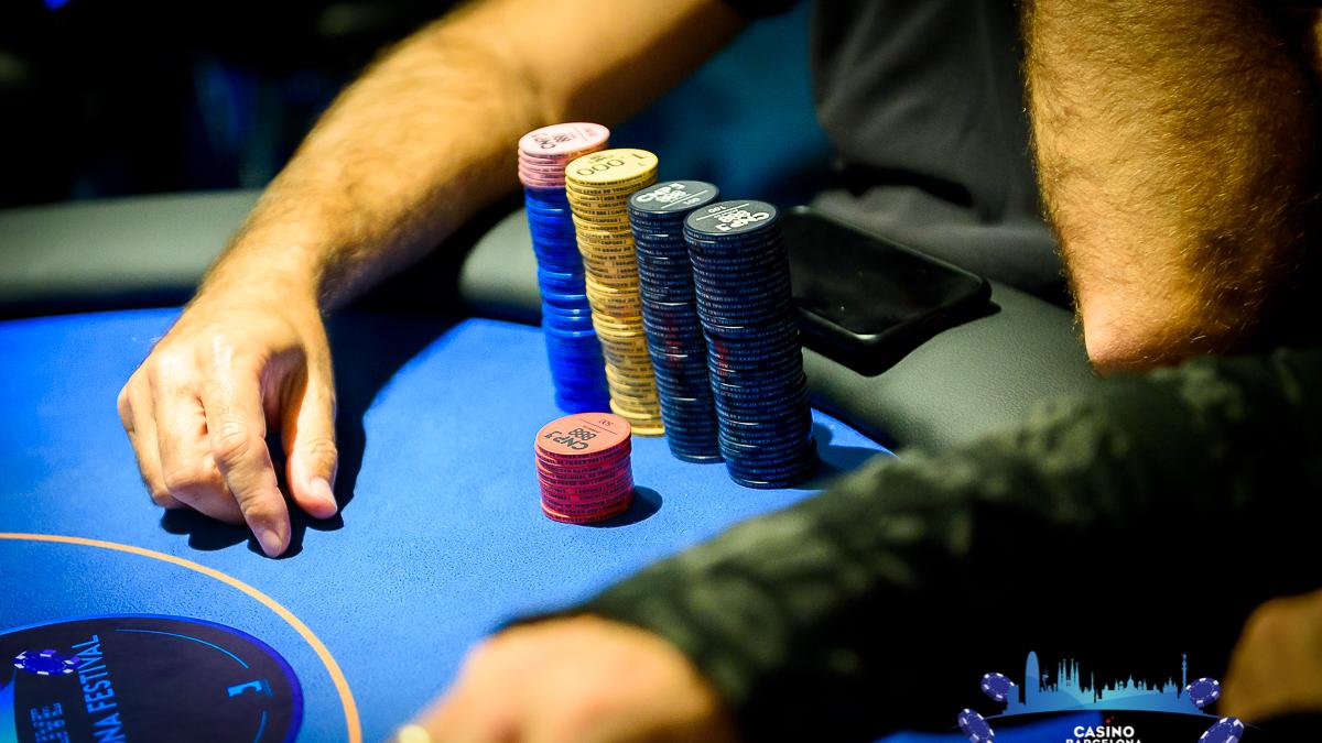 Marc González es chipleader del día 1B con 327.800 puntos