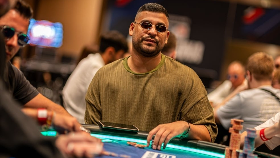 Omar del Pino, de excursión al cajero en el Main Event ESPT