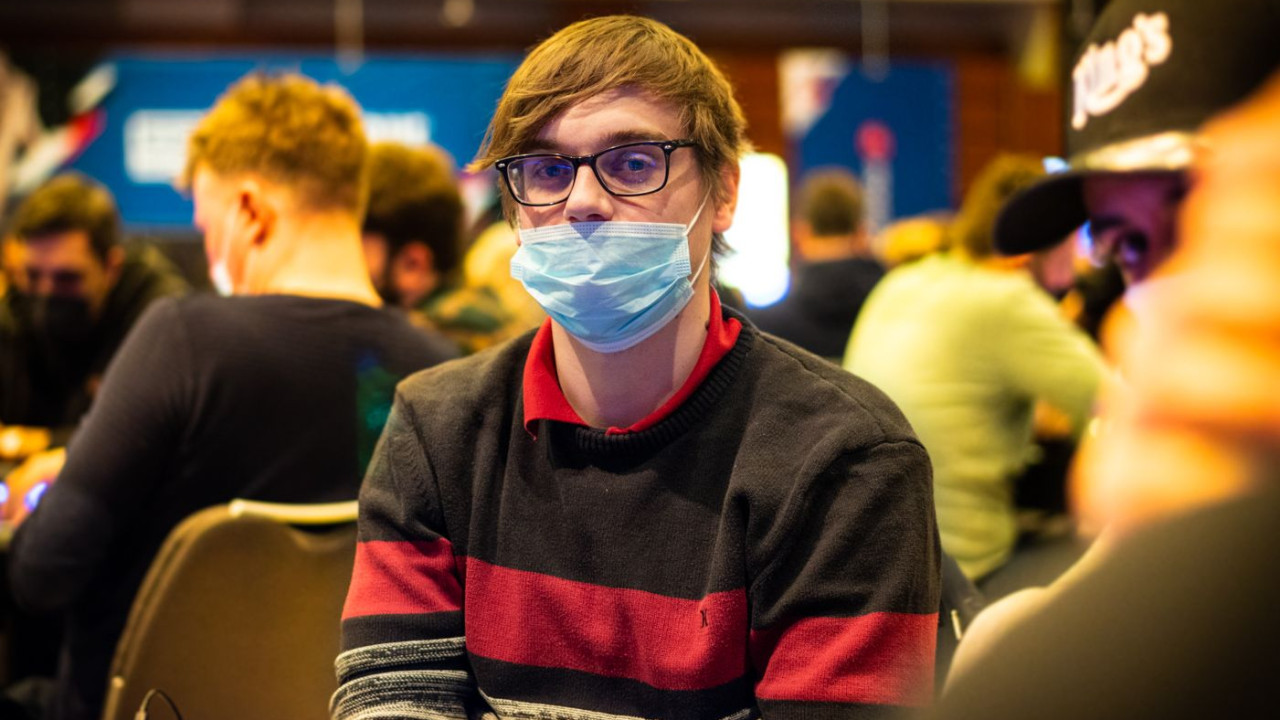 Jon Ander Martínez "Jounas14" elimina al campeón del 2021 WSOP Main Event, Koray Aldemir 